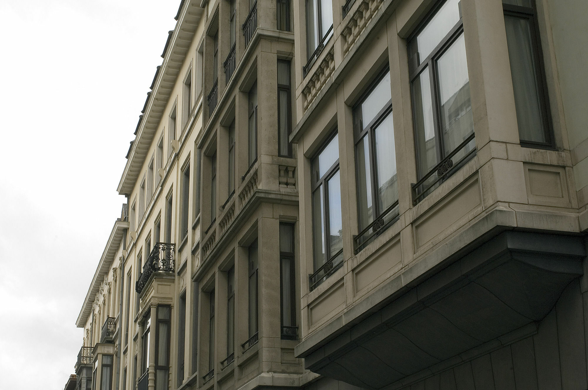Thon Residence Florence Aparthotel Брюксел Екстериор снимка